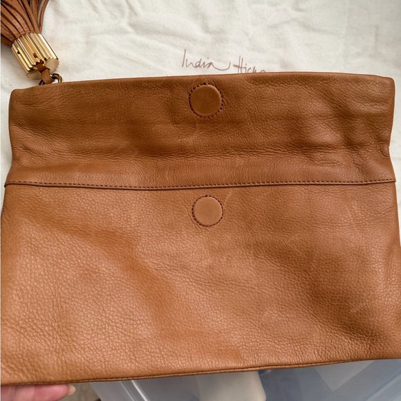 ✨India Hicks Carmen Clutch with Tassel Dust bag included Tan - Picture 8 of 10